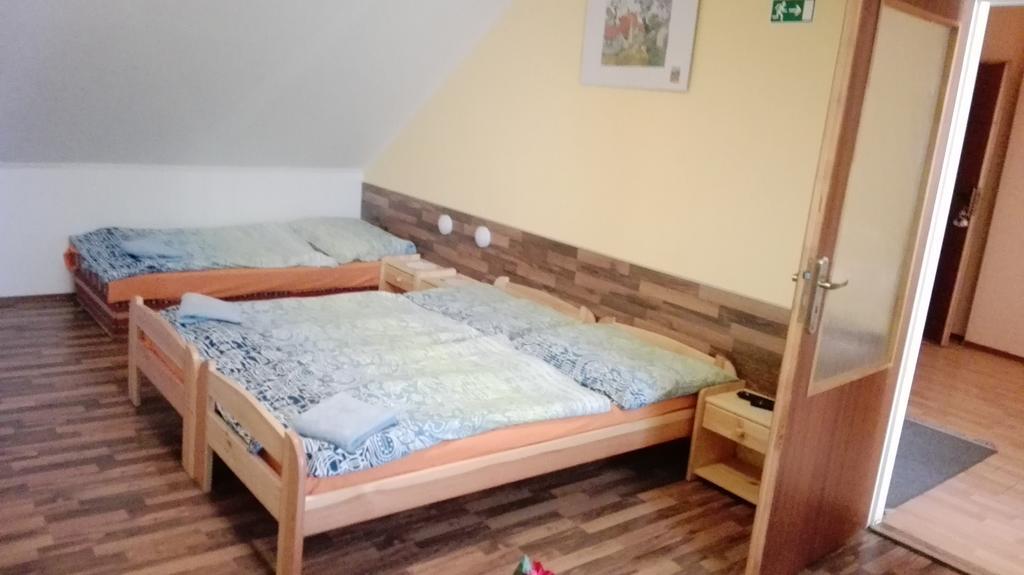 Penzion Marina Pri Slovenskej Restauracii Brezno Ngoại thất bức ảnh