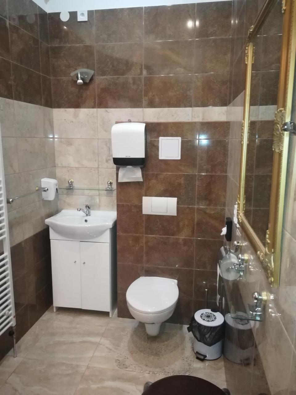 Penzion Marina Pri Slovenskej Restauracii Brezno Ngoại thất bức ảnh