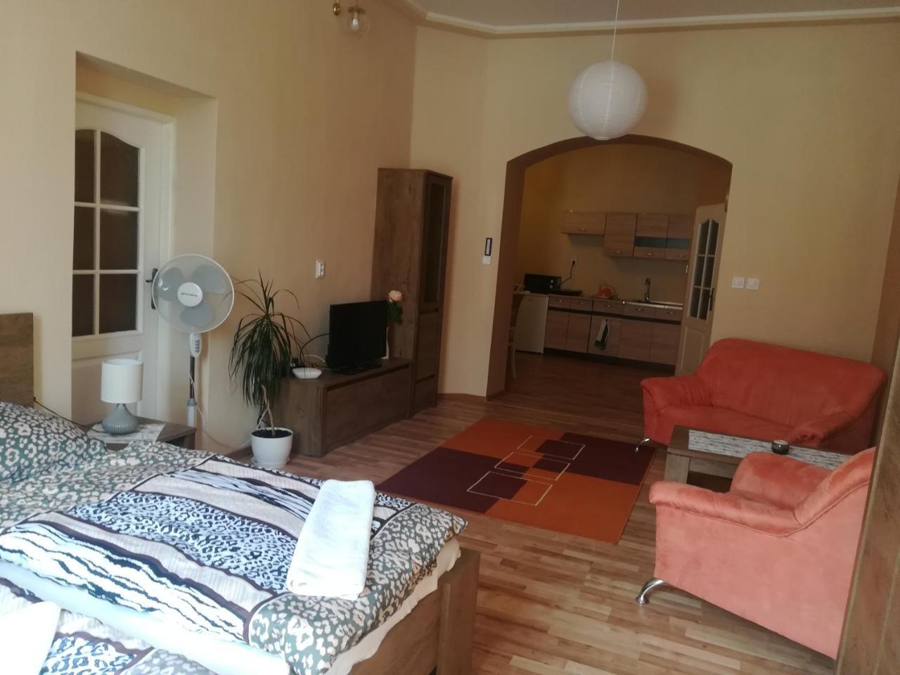 Penzion Marina Pri Slovenskej Restauracii Brezno Ngoại thất bức ảnh